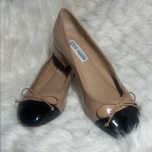 Steve Madden Women's Black and Beige Flats